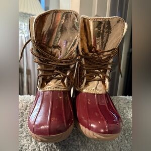 Yoked Rubber Rain Duck waterproof Women Boots Shoes Cranberry & Metallic Gold.